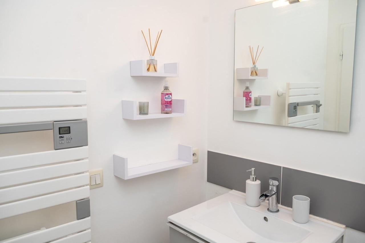Eirene - Chessy Apartment Bagian luar foto
